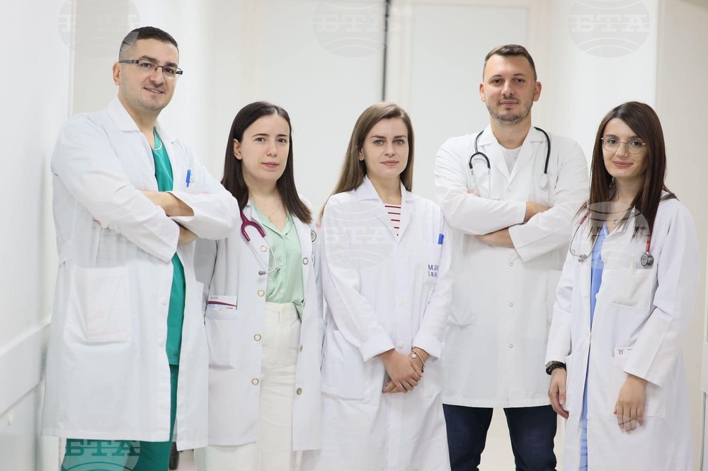 Лекарите и учителите в Албания ще получат увеличение на заплатите с 6 процента през 2023 г.