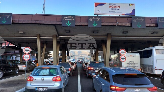 Интензивен е трафикът на ГКПП „Капитан Андреево“ на изход и на ГКПП „Калотина“ на вход за леки автомобили