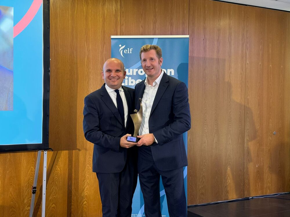 Илхан Кючюк получи наградата „Либерал на годината“. Посвещава я на борещите се за демокрация в България