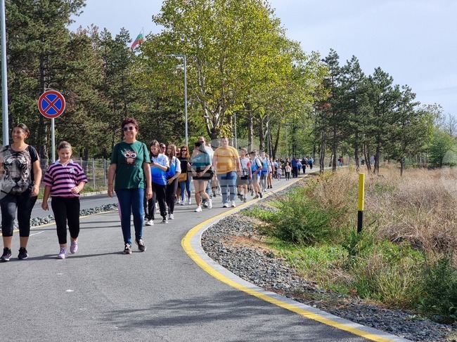 Ходенето назад може да внесе разнообразие в познатата фитнес рутина, твърдят учени