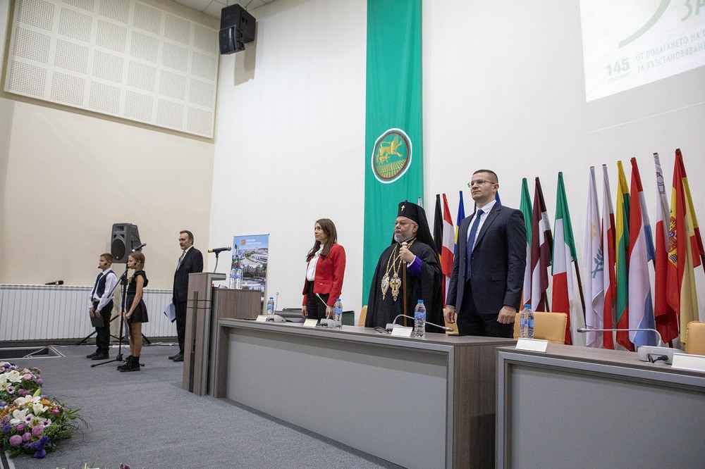 Община Стара Загора: Двама са отличените със званието „Почетен гражданин на Стара Загора“ на тържествена церемония на Общински съвет