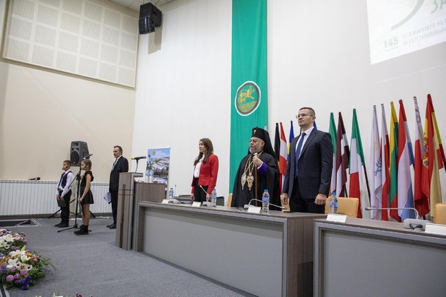 Община Стара Загора: Двама са отличените със званието „Почетен гражданин на Стара Загора“ на тържествена церемония на Общински съвет