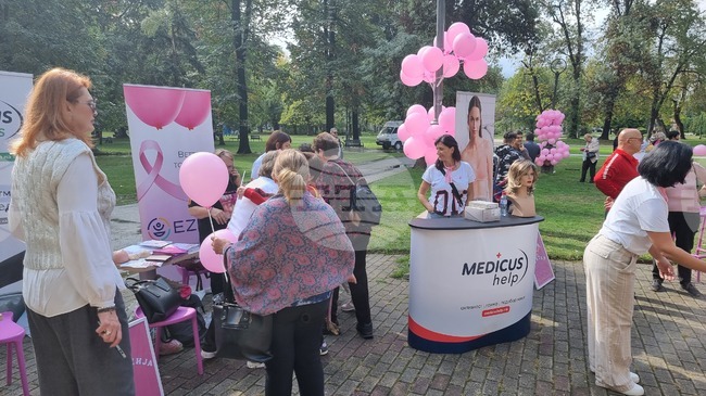 "Розов пикник" в подкрепа на пациентите с рак на гърдата се проведе в Градския парк в Скопие