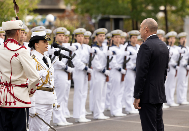 Президентът Радев към младите военни лекари от випуск-2024: Вие сте стожер на високата хуманност и проява на решителност в най-критичните ситуации