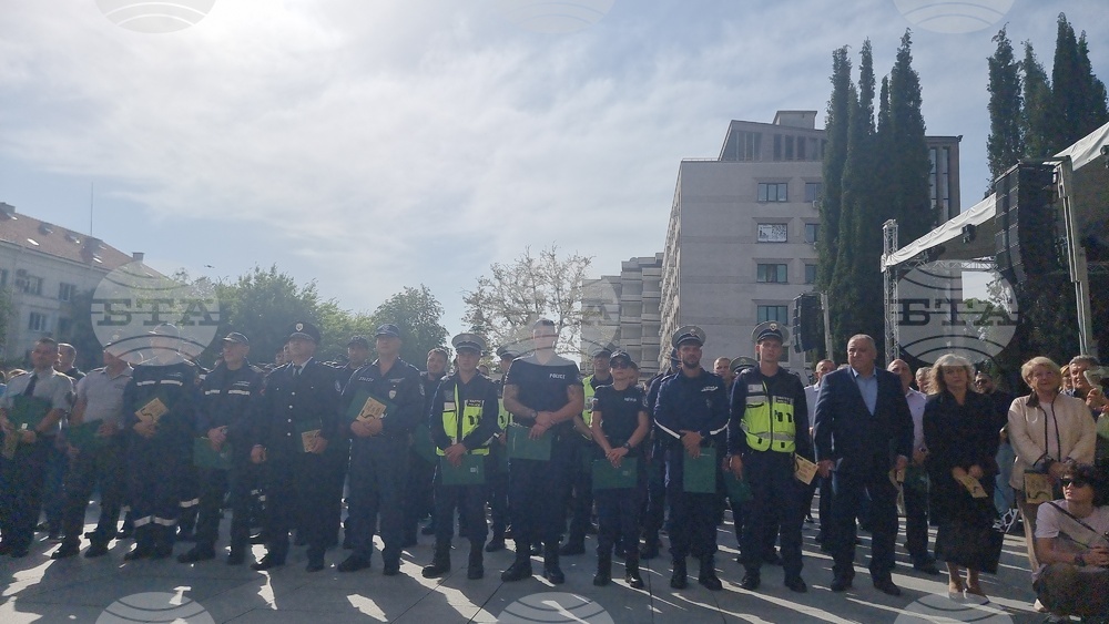 Отличиха с благодарствено писмо всички, включили се в гасенето на големия пожар, който горя край Стара Загора през юли