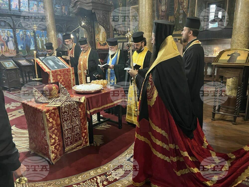 Сливенският митрополит Арсений отслужи панихида за покойния владика Йоаникий