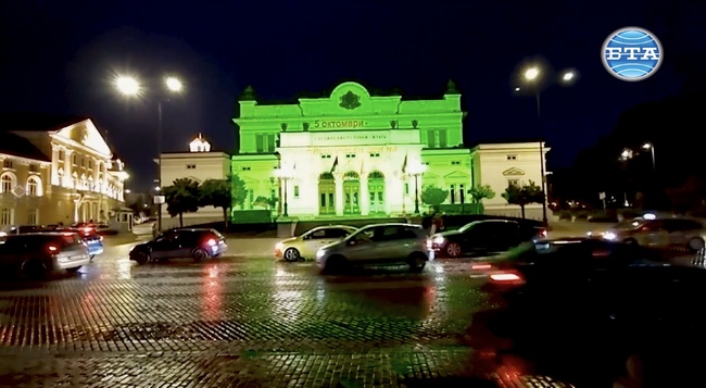 Българският парламент бе осветен в зелено в знак на солидарност с Европейския ден на донорството и трансплантацията