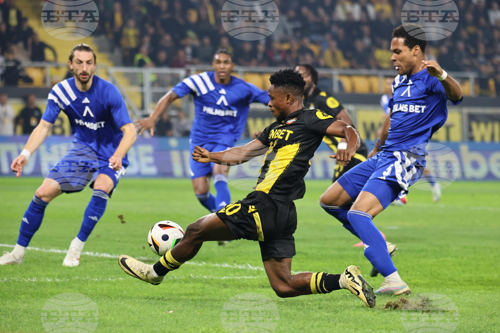 Глоба в размер на 42 000 евро от УЕФА е причината БФС да насрочи мача между Ботев Пловдив и Левски в работен ден следобед