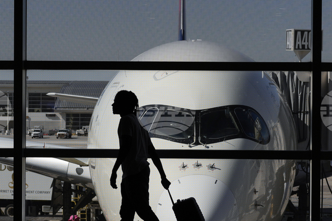 Съветът на ЕС прие допълнителни правила за проверка на пътниците