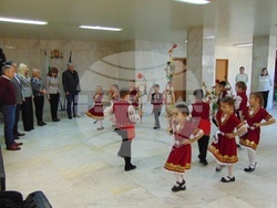 Снимка: Община Шумен - Гостуване на деца от ДГ „Светулка“ в общинската администрация.