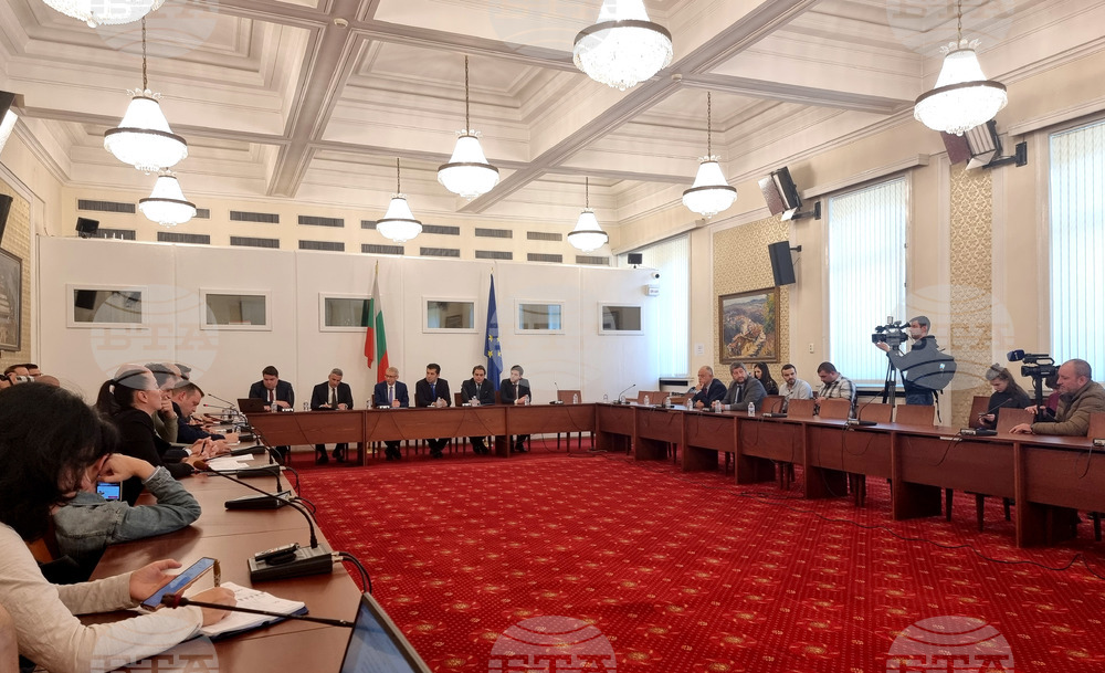 Парламент - "Продължаваме Промяната" - партии - среща