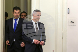 Парламент - "Продължаваме Промяната" - партии - среща