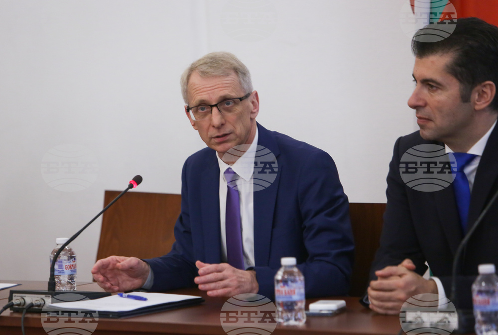Парламент - "Продължаваме Промяната" - партии - среща