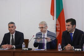 Парламент - "Продължаваме Промяната" - партии - среща