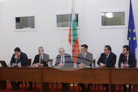 Парламент - "Продължаваме Промяната" - партии - среща