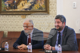 Парламент - "Продължаваме Промяната" - партии - среща