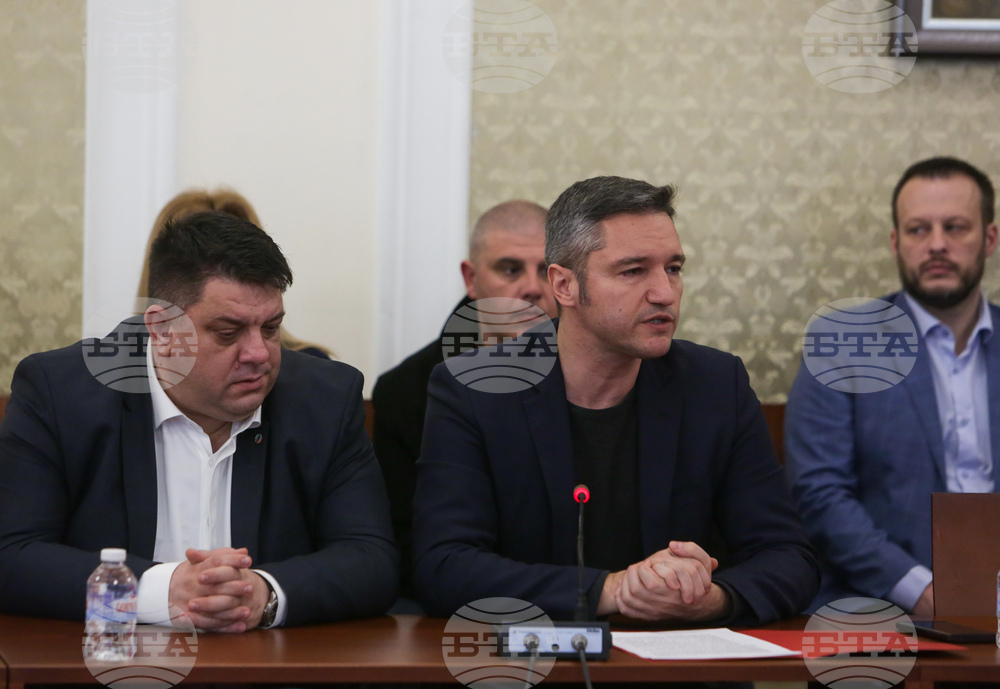 Парламент - "Продължаваме Промяната" - партии - среща