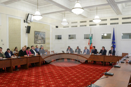 Парламент - "Продължаваме Промяната" - партии - среща