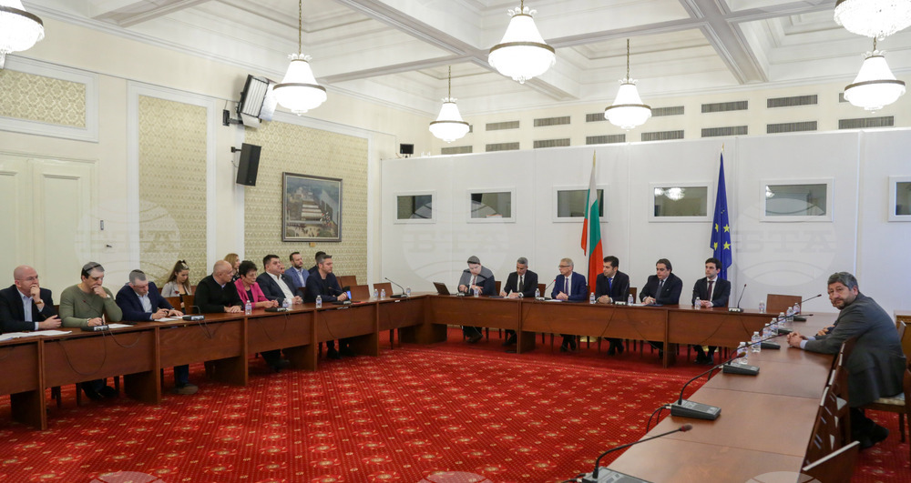 Парламент - "Продължаваме Промяната" - партии - среща