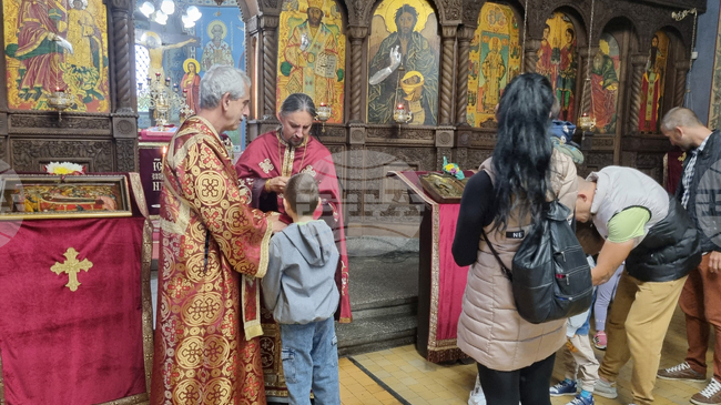 Търговище - църква „Св. Успение Богородично“ - неделна служба