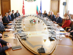 Гълъб Донев по време на срещата си с министъра на енергетиката и природните ресурси на Република Турция Фатих Дьонмез