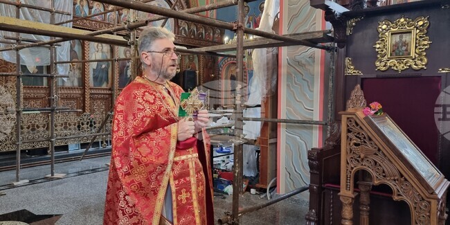 Шумен - църква „Свети Три Светители“ - неделна служба