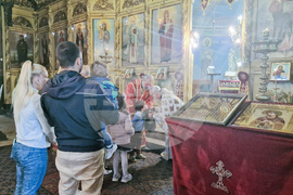 Разград - църква „Св. Николай Мирликийски Чудотворец“ - неделна служба