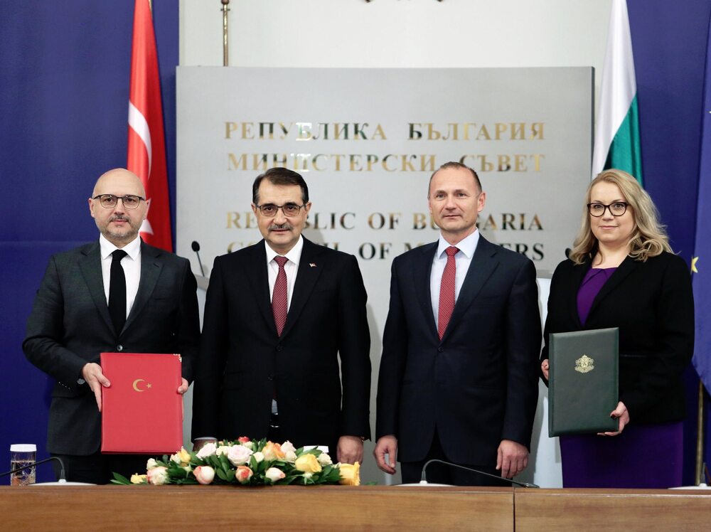 Министерство на енергетиката: Булгаргаз и Боташ подписаха споразумение за достъп до газопреносната мрежа и терминалите за втечнен газ в Турция
