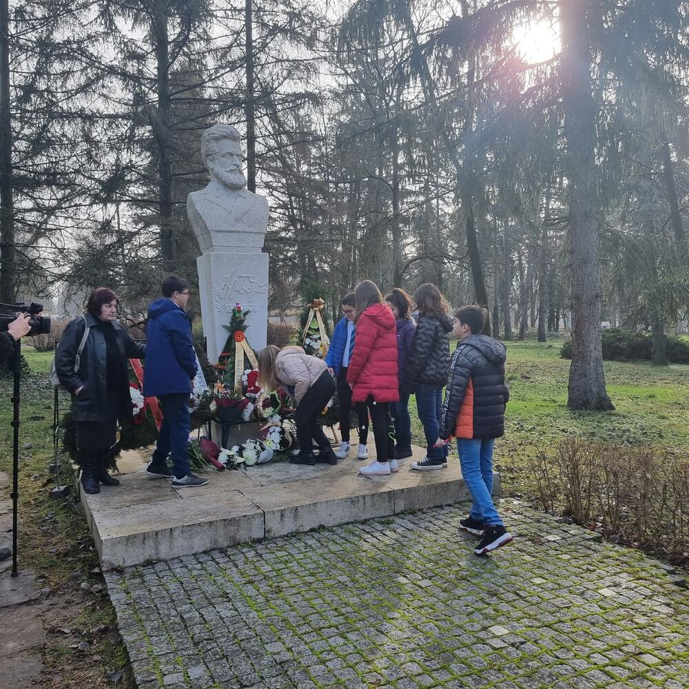 В петък Разград почита Ботев, ще се спази и ритуалът за хвърляне на Богоявленския кръст в язовир „Пчелина“