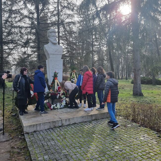 В петък Разград почита Ботев, ще се спази и ритуалът за хвърляне на Богоявленския кръст в язовир „Пчелина“