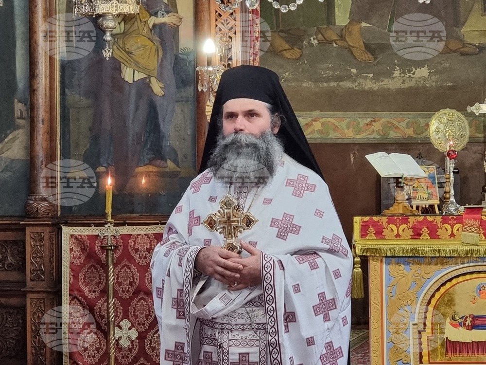 Бог е всесвят, всемилостив, дълготърпелив, каза в проповедта си архимандрит Самуил в катедралния храм „Св. вмчк Димитър Солунски“ във Видин