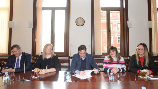 Министерството на правосъдието подписа споразумение в защита на социалните права на служителите си