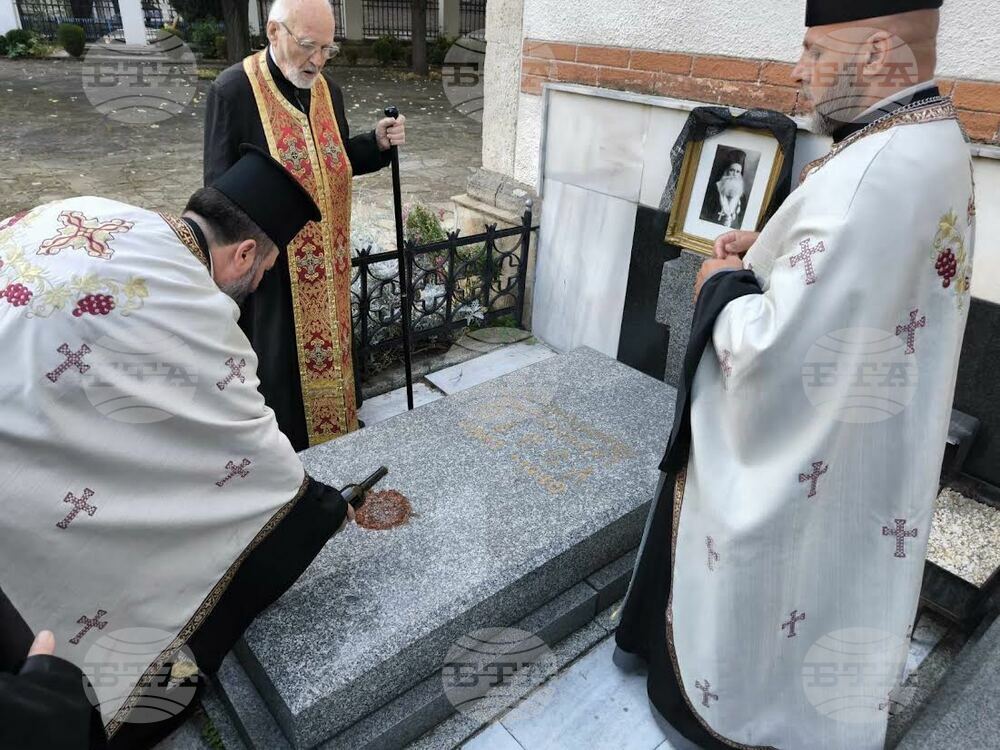 Свещенослужители отслужиха панихида в памет на починалия Старозагорски митрополит Павел