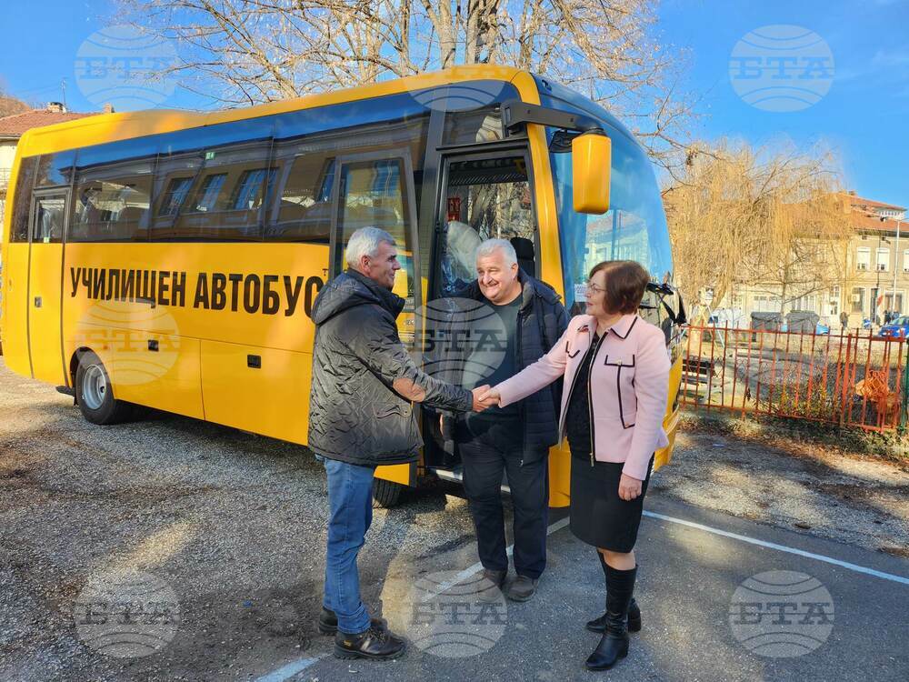 Нов автобус ще превозва учениците от селата Черни Осъм и Орешак до троянските училища