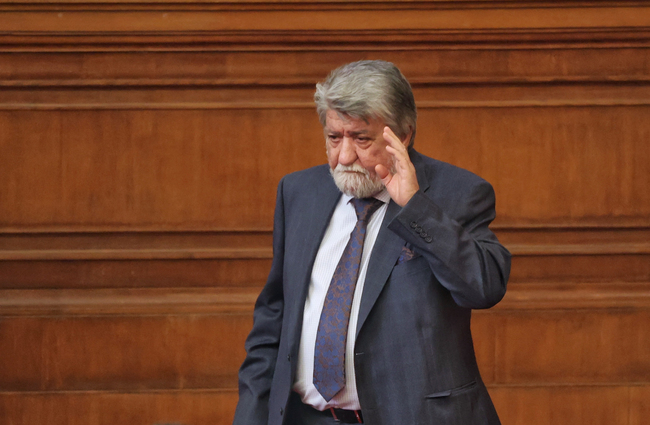 Вежди Рашидов да подаде оставка като председател на Комисията по култура и като член на Изпълнителната комисия на ГЕРБ, поиска ПГ на ГЕРБ -СДС