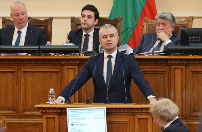 Най-доброто решение е максимално бързо задействане на процедурата по връчване на третия мандат и неговото връщане, смята Костадин Костадинов