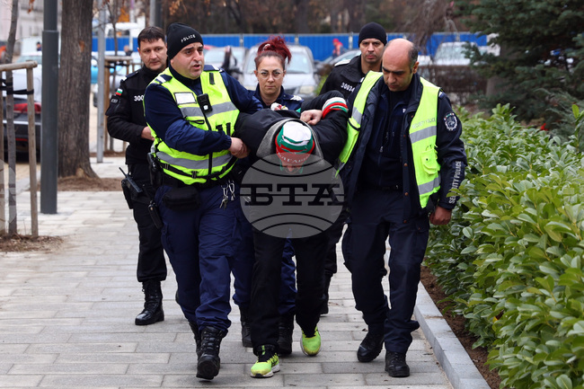 НС - протестиращ - задържане