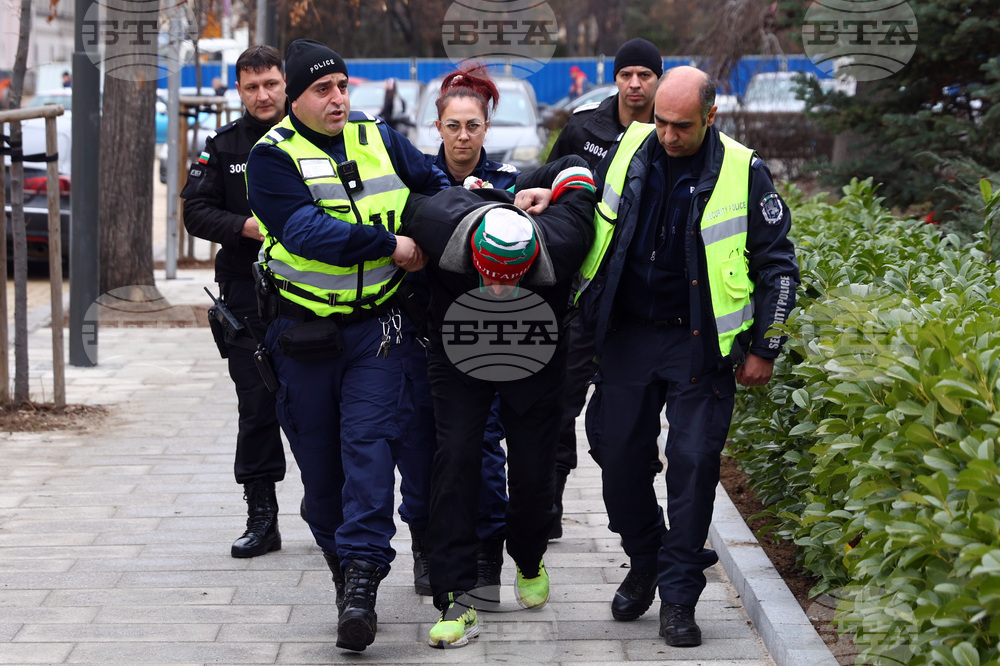 НС - протестиращ - задържане