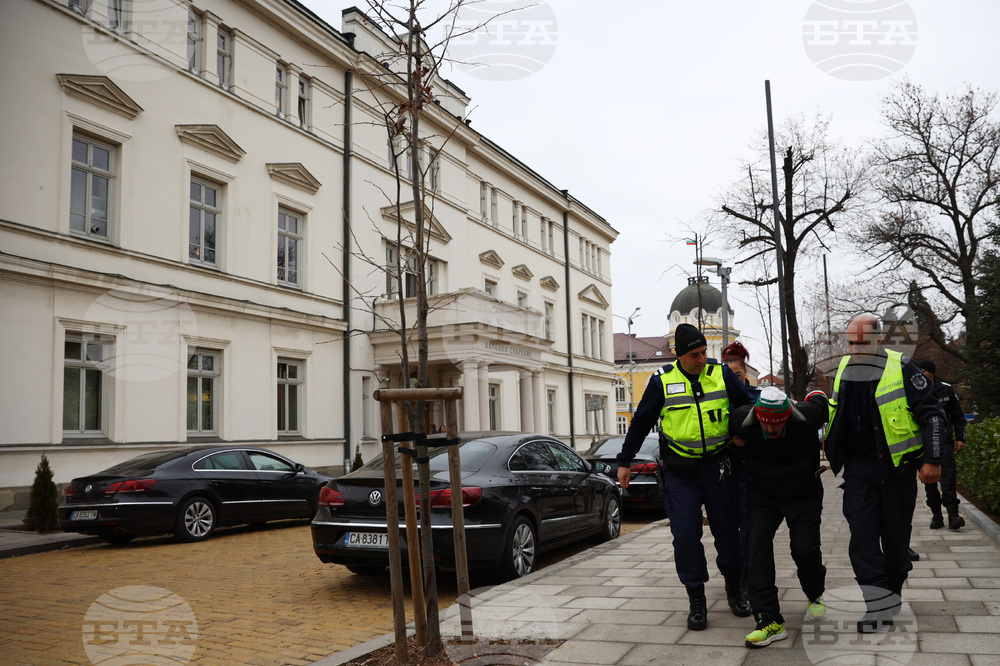НС - протестиращ - задържане