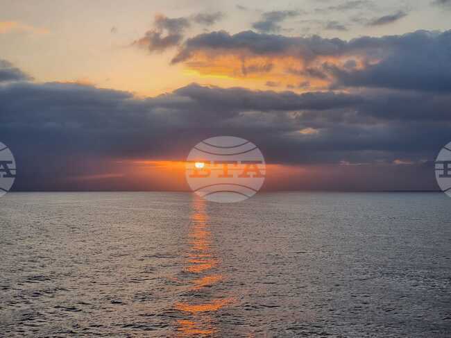 Военният научноизследователски кораб "Св. св. Кирил и Методий" премина през пролива Месина