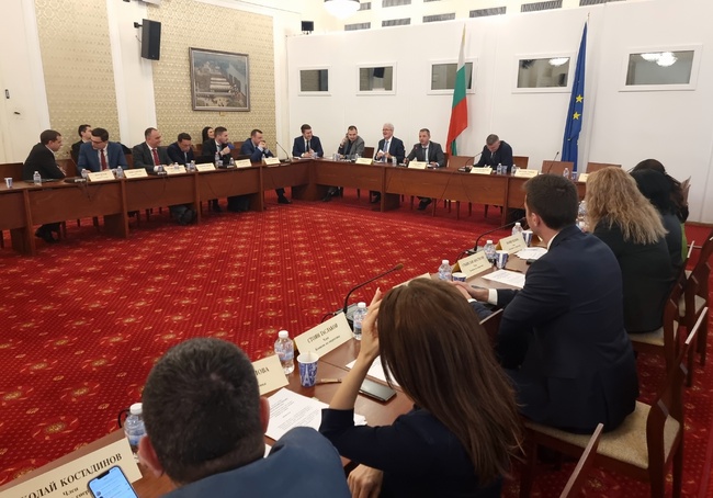 Депутатите от Комисията по енергетика в НС приеха на първо четене да бъде закрита Държавната петролна компания