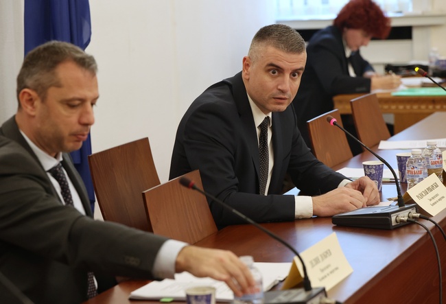 Тази седмица в енергийната комисия на НС ще бъде внесено предложението България да се включи в проучването за природен газ в Черно море