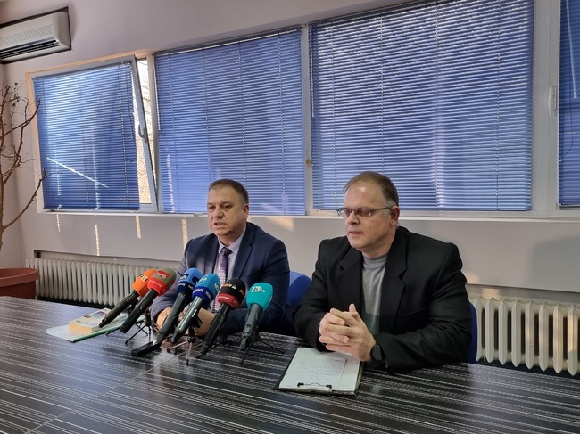 Полицаят, арестуван на магистрала "Тракия" за превозване на нелегални мигранти, признал и за други такива случаи