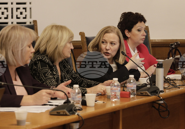 Парламент - Комисия по правни въпроси