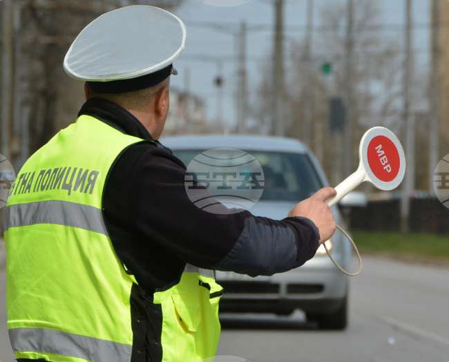 Движението по пътя Искър - Долни Дъбник е възстановено