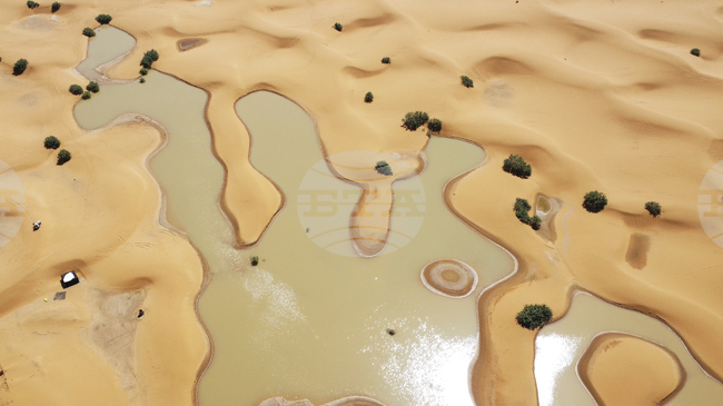 Буря в ОАЕ причини наводнения и смущения във въздушния трафик