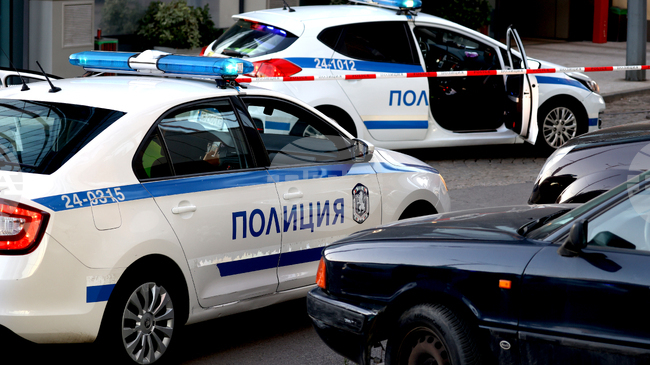 Задържани са двама грузински граждани за кражби от автомобили в Бургаско 