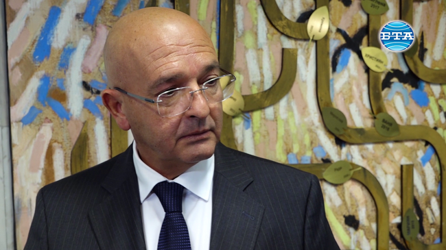 Във Военна болница имат готовност да извършват и бъбречни трансплантации, каза ген. Мутафчийски