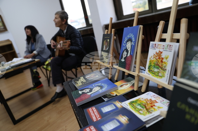 Благоевград - „Тъмното свети“ - музикално-поетичен спектакъл