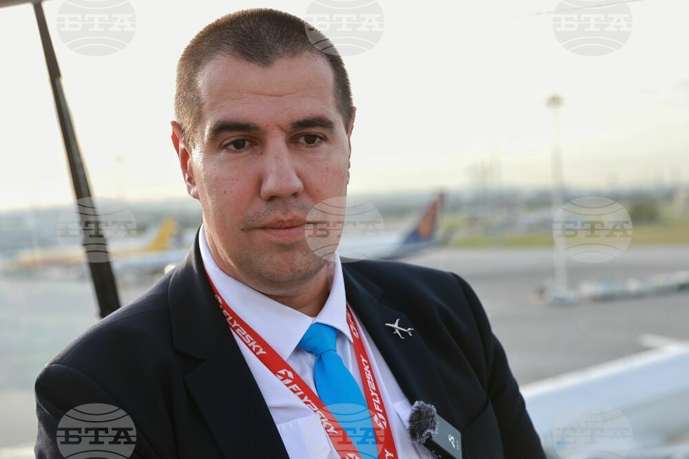 Авиокомпания "Fly2Sky" - пътнически самолет - Airbus A320